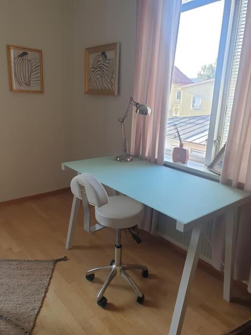 Centrala Stan- 2-Rums Gaestsvit, Perfekt Foer Kollegor Som Oenskar Separata Rum Umeå Exterior foto